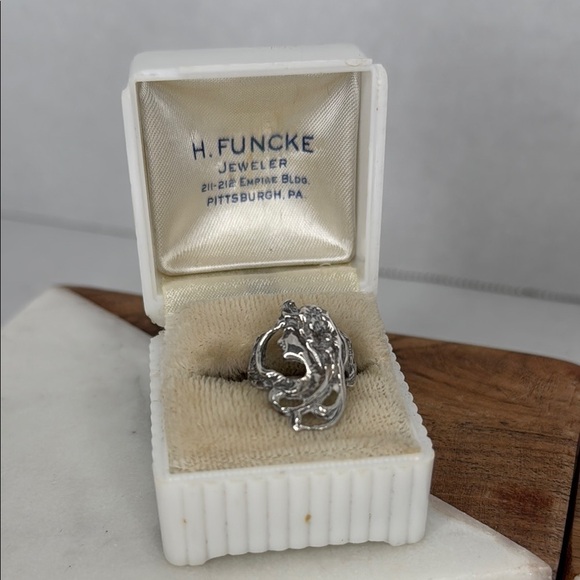Estate Jewelry - Ornate Estate Silver 925 Filigree Ring with Goddess Design Lot D37